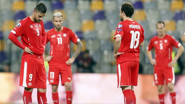 Toute la déception de Seferovic et Mehmedi après le but slovène. [Darko Bandic]