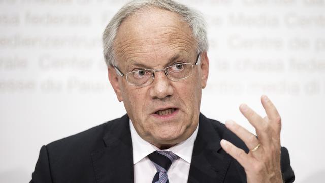 Le conseiller fédéral Johann Schneider-Ammann défend la transparence de son ex-entreprise.