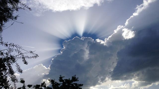 Les nuages ont fait leur apparition dimanche. Ici à Yverdon-les-Bains. [Michael Oberhaenli]