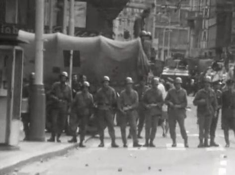 Un an après l'intervention des troupes soviétiques à Prague, les Tchèques tentent toujours de résister - Temps Présent, 22 août 1969.