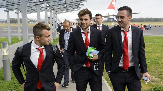 Shaqiri, Mehmedi et Drmic tout sourire après l'atterrissage à Maribor. [Laurent Gilliéron]