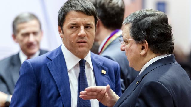 Matteo Renzi, président du Conseil italien et Manuel Barroso, président de la Commission européenne. [AP Photo/Geert Vanden Wijngaert]