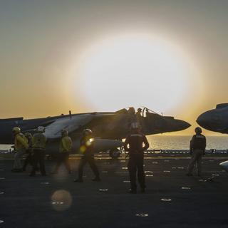 La flotte aérienne des Etats-Unis juste avant les attaques contres des positions de l'Etat islamique en Syrie. [EPA/US Navy/Christopher Lindahl]