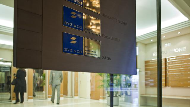 L'entrée de la banque Syz à Genève. [Gaetan Bally]