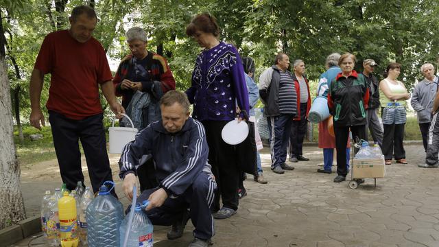 Des milliers de personnes ont besoin d'aide humanitaire en raison du conflit en Ukraine. [AP Photo/Dmitry Lovetsky]