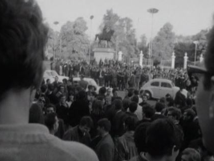 Mai 68 à Genève, rassemblement sur la place Neuve. [RTS]