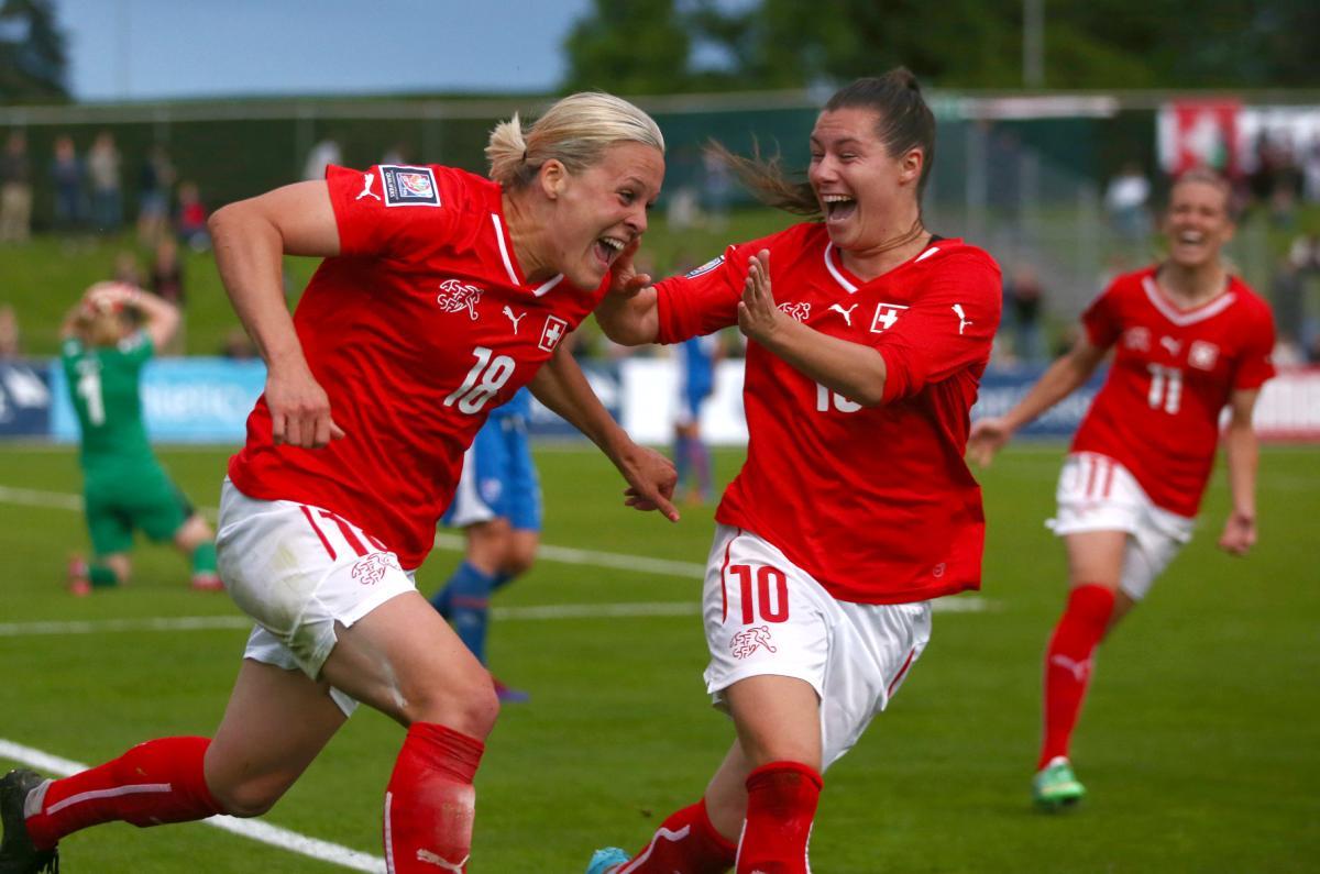 Vanessa Bürki (à g.) a soulagé la Suisse en marquant le 2-0. [EQ Images - Muller]