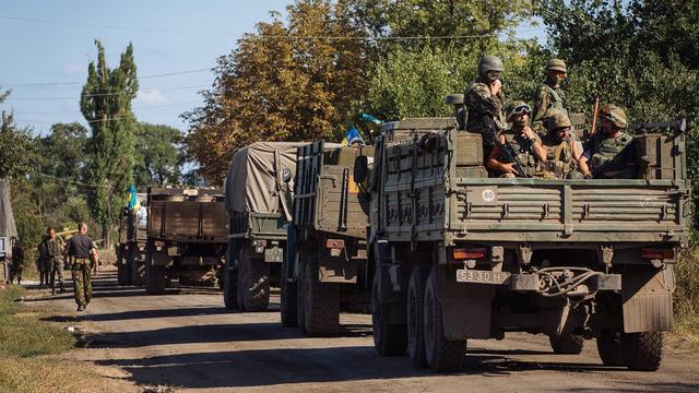 Les forces ukrainiennes près de Lougansk, dans l'est de l'Ukraine. [EPA/ROMAN PILIPEY]