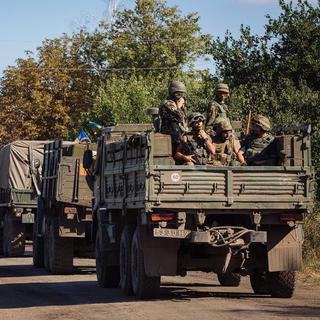 Les forces ukrainiennes près de Lougansk, dans l'est de l'Ukraine. [EPA/ROMAN PILIPEY]