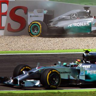 Tandis qu'Hamilton fini dans le mur, Rosberg file vers la pole position. [EPA/Keystone - Jens Büttner]