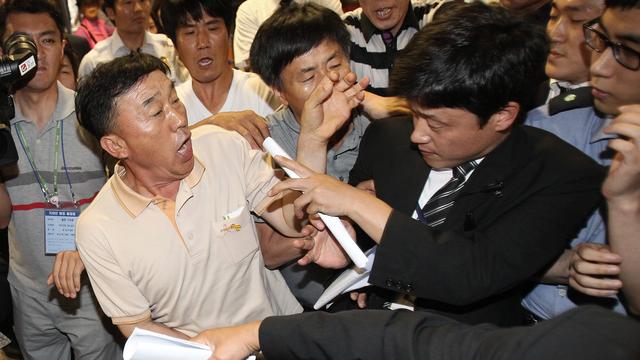 A l'ouverture du procès de l'équipage du ferry, les familles des passagers sont toujours autant en colère face à la gestion déplorable du drame par le gouvernement sud-coréen. [Ahn Young-joon]