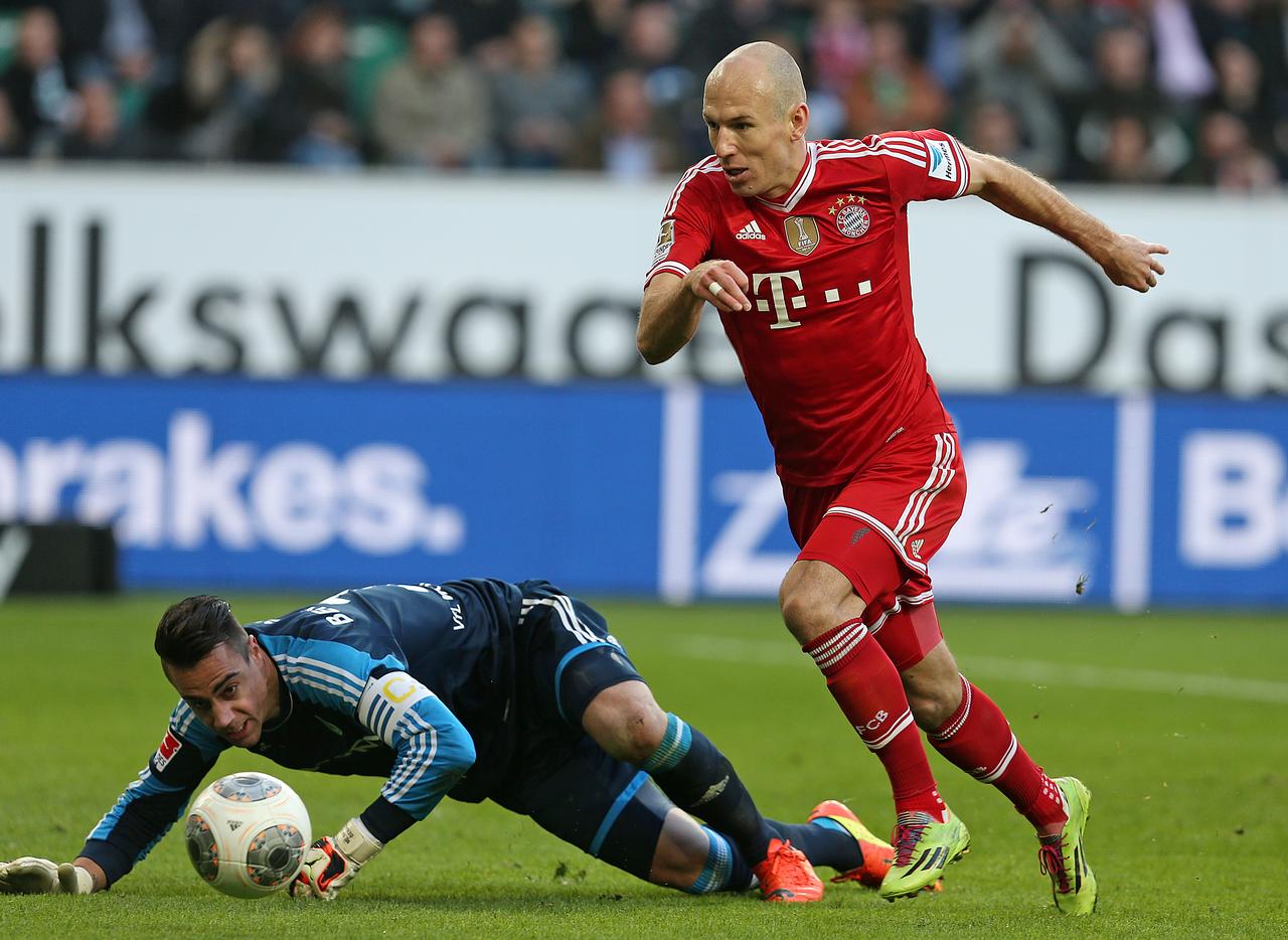 Benaglio (au sol) a passé un sale moment face au Bayern. [EQ Images - Cathrin Mueller]