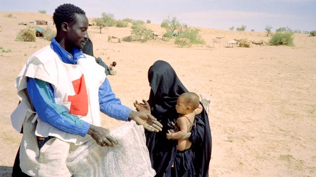 Une équipe du CICR, actif depuis longtemps au Mali (ici en 1997), a été enlevée le 8 février. [AFP - JEAN-NOEL GILLET]