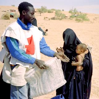 Une équipe du CICR, actif depuis longtemps au Mali (ici en 1997), a été enlevée le 8 février. [AFP - JEAN-NOEL GILLET]