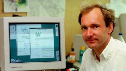 Tim Berners Lee a inventé le web entre 1989 et 1993.