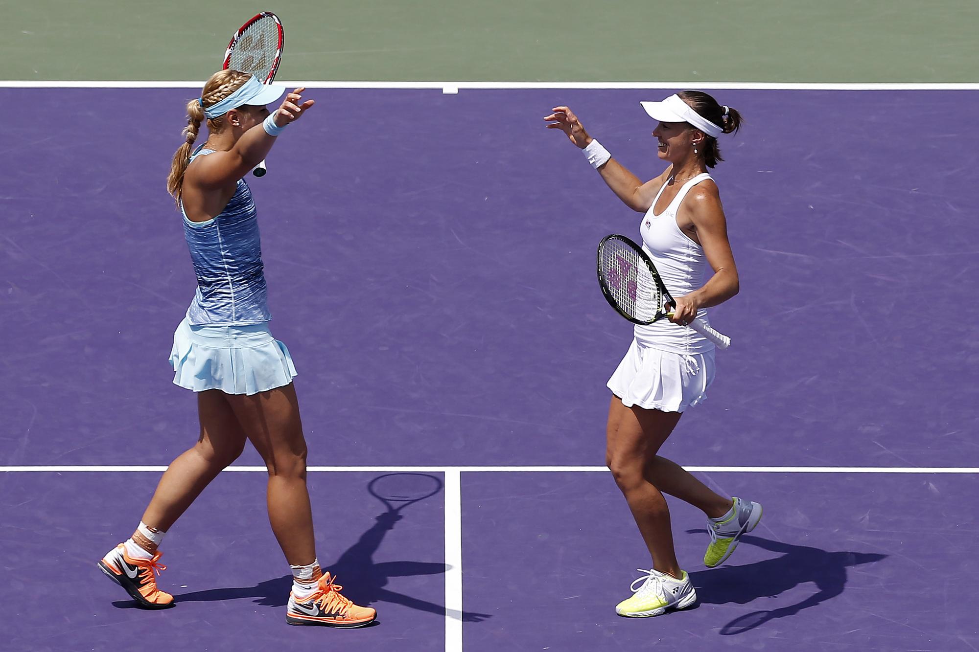 Deuxième tournoi pour Sabine Lisicki (à gauche) et Martina Hingis, et 1er titre! [USA Today Sports - Geoff Burke]