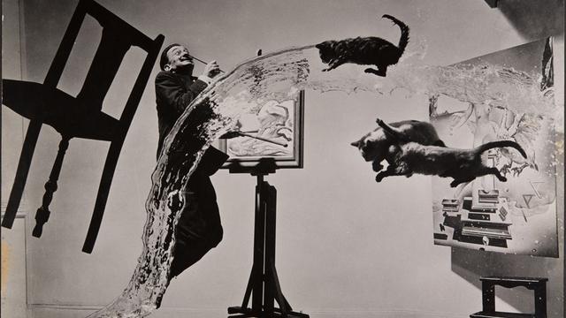 Philippe Halsman, Dalí Atomicus, 1948. [Musée de l’Elysée - 2013 Philippe Halsman Archive / Magnum Photos]