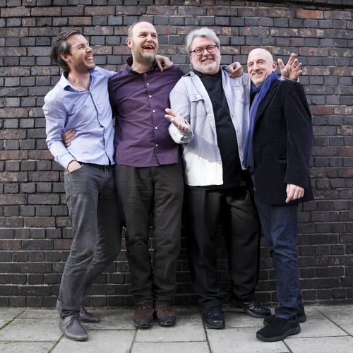 The Impossible Gentlemen: Gwilym Simcock, Mike Walker, Steve Rodby et Adam Nussbaum. [David Forman]