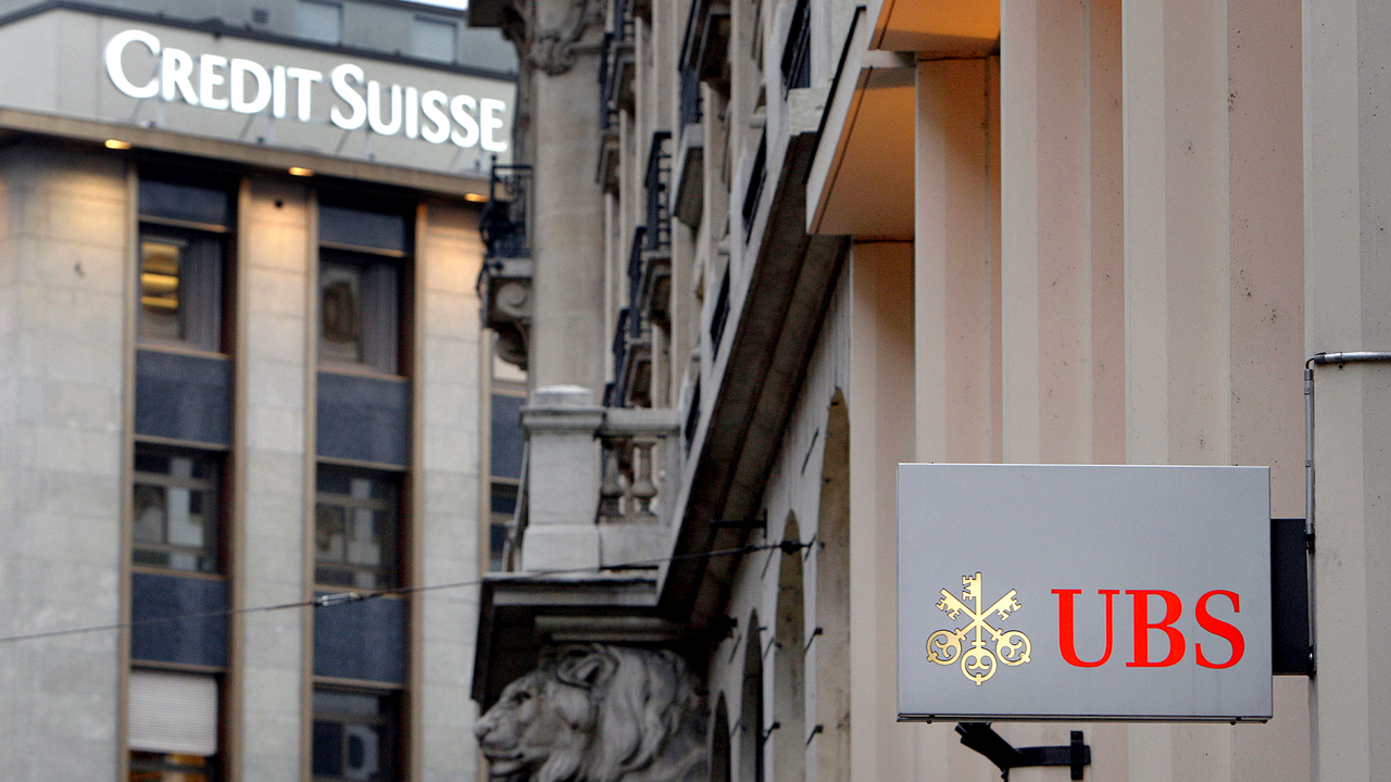 Dans la gestion de fortune, UBS s'en sort mieux que Credit Suisse. [Fabrice Coffrini]