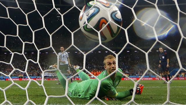 Le gardien néerlandais devant le but décisif qui qualifie l'Argentine pour la finale du Mondial. [Dominic Ebenbichler]