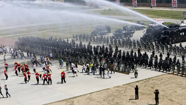 Plus de 2800 policiers ont été mobilisés pour cette opération. [Imaginechina]