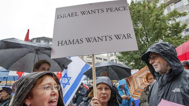 "Israël veut la paix, le Hamas veut la guerre", pouvait-on lire sur un panneau d'une manifestante. [Salvatore Di Nolfi]