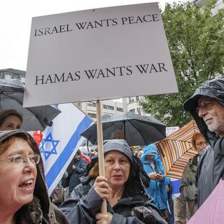"Israël veut la paix, le Hamas veut la guerre", pouvait-on lire sur un panneau d'une manifestante. [Salvatore Di Nolfi]