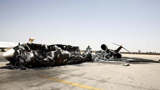 Les violences se concentrent autour de l'aéroport de Tripoli, où des avions ont été détruits. [Hazem Turkia / Anadolu Agency]