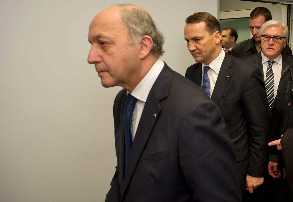 Les ministres français, polonais et allemand après des heures de discussions intenses. [KEYSTONE - TIM BRAKEMEIER]