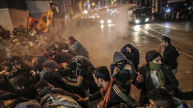 Mobilisés à l'appel du principal parti politique kurde de Turquie, les Kurdes sont descendus dans les rues d'Istanbul de tout le pays. [Emrah Gurel]