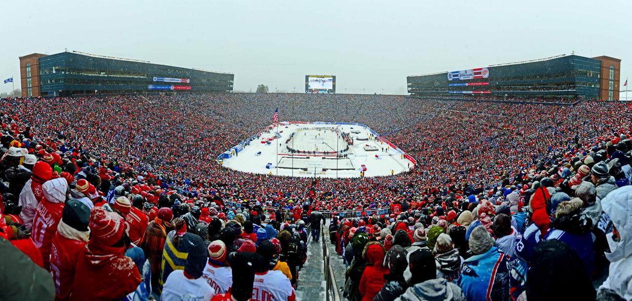 Une foule record pour un match de hockey sur glace. [USA Today Sports - Andrew Weber]