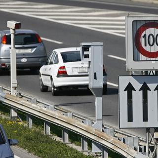 Des radars fixes ont été installés à travers la Suisse, par exemple à Crissier (VD) afin de limiter la vitesse et les accidents. [Keystone - Laurent Gilliéron]