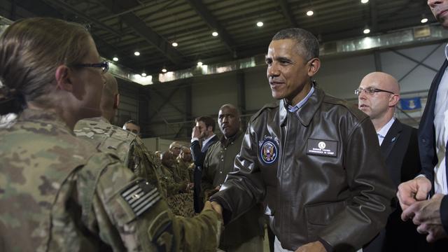 Le président Barack Obama a rendu une visite surprise aux soldats américains basés en Afghanistan, samedi 24 mai 2014. [Saul Loeb]