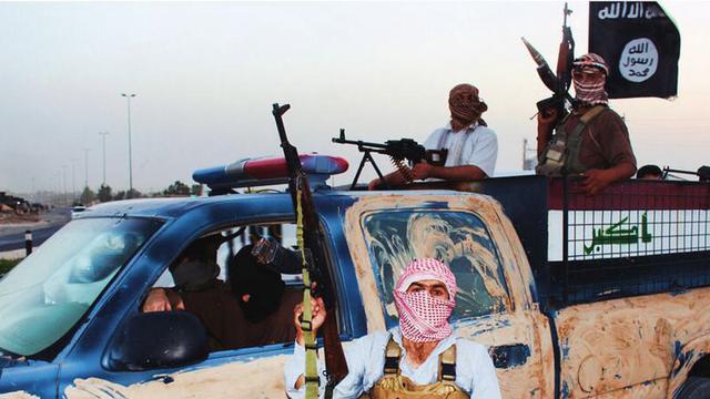 Image vidéo de jihadistes présumés de l'EIIL sur le site Welayat Salahuddin. [HO/WELAYAT SALAHUDDIN]