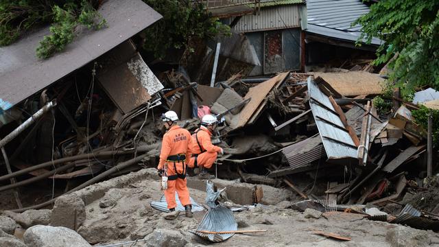 Une coulée de boue après le passage du puissant typhon Neoguri a enseveli et détruit plusieurs maison dans la préfecture de Nagano. [The Yomiuri Shimbun]