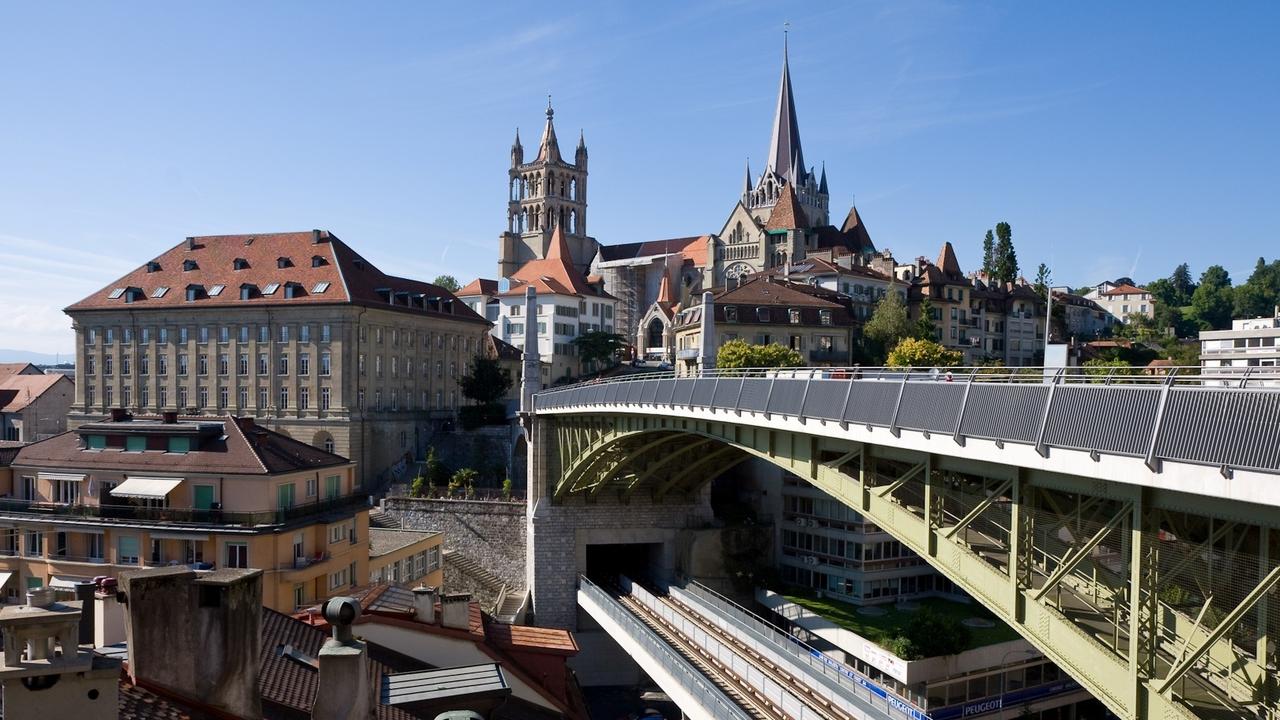 Lausanne, vue sur le Grand Pont et la Cathédrale. [CC-by-SA - Christian Mehlführer]