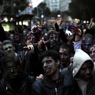 Une marche de zombie à Belgrade. [AP Photo/Keystone - Marko Drobnjakovic]