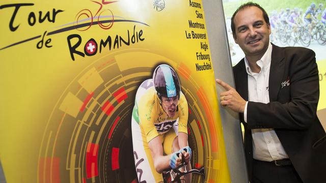 Richard Chassot, à côté de l'affiche du Tour de Romandie 2014. [Jean-Christophe Bott]