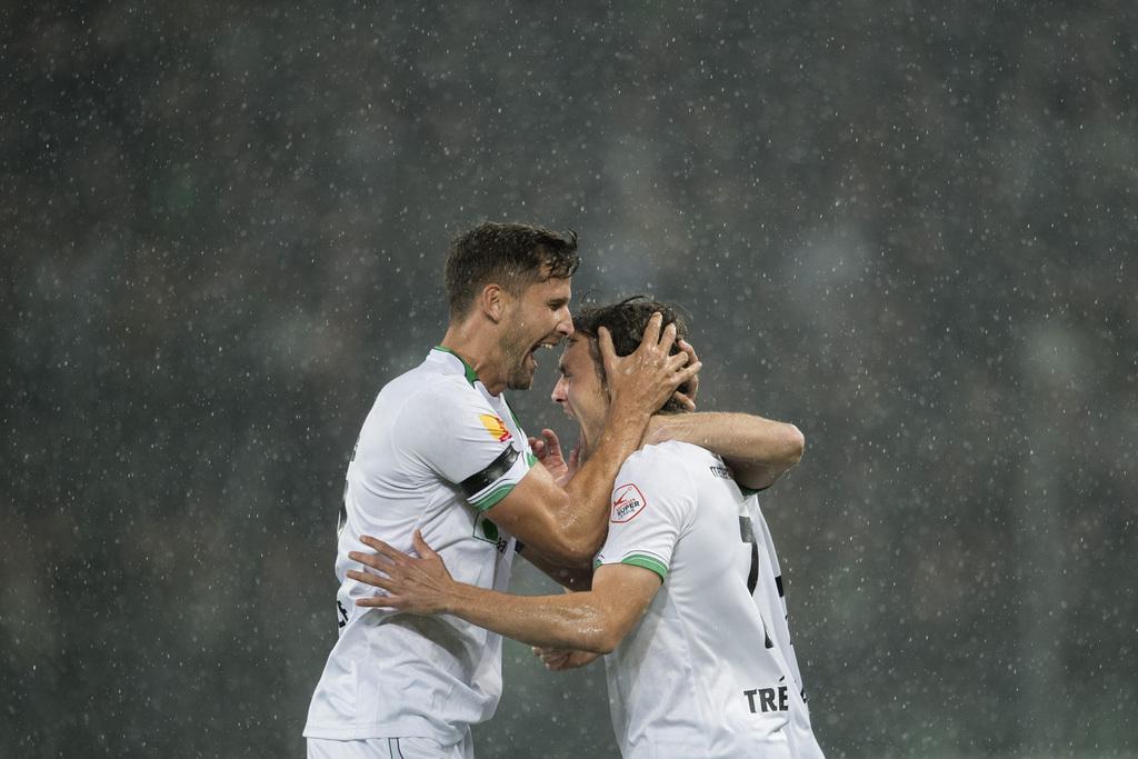 Geoffrey Treand et Stéphane Besle jubilent après la démonstration des Brodeurs face à GC. [KEYSTONE - Ennio Leanza]