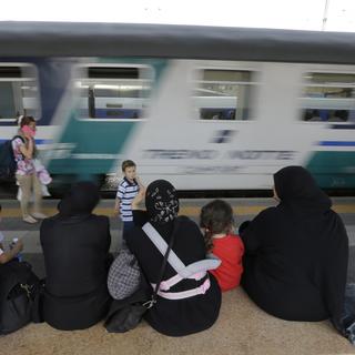 Beaucoup de réfugiés syriens partent d'Italie pour traverser la Suisse en train. Le 4 juillet, ils ont été reconduit de Vallorbe (VD) à Domodossola (I). [Luca Bruno]