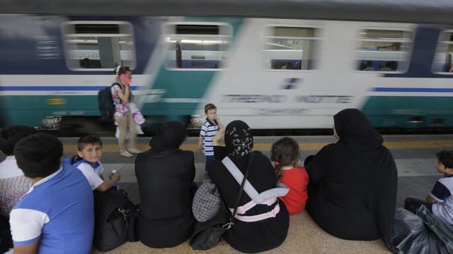Beaucoup de réfugiés syriens partent d'Italie pour traverser la Suisse en train. Le 4 juillet, ils ont été reconduit de Vallorbe (VD) à Domodossola (I). [Luca Bruno]