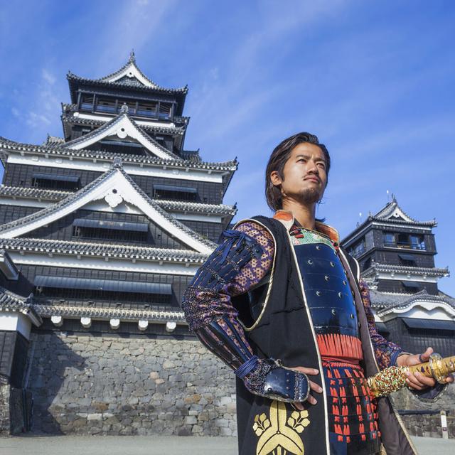 Garde en costume médiéval, Japon. [Eurasia Press]