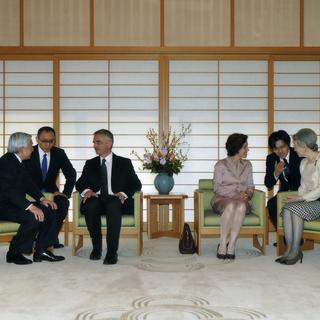 Didier Burkhalter et son épouse Friedrun Sabine ont rencontré l'empereur du Japon Akihito et l'impératrice Michiko à Tokyo. [AP/Imperial Household Agency of Japan]