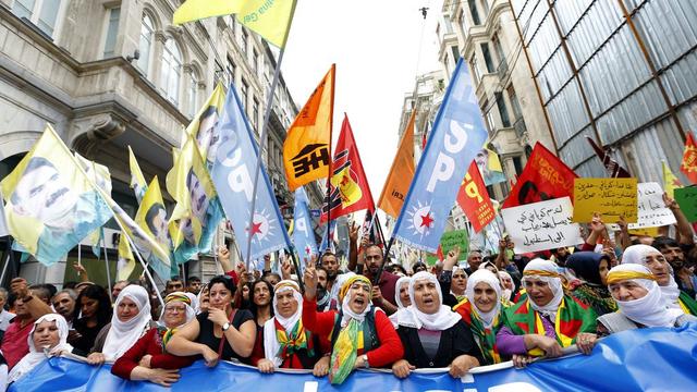 Manifestation de Kurdes à Istanbul, protestant contre le sort des leurs en Syrie et en Irak. [EPA/Sedat Suna]