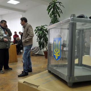 Préparatif du référendum d'autodétermination à Donetsk. [Genya Savilov]