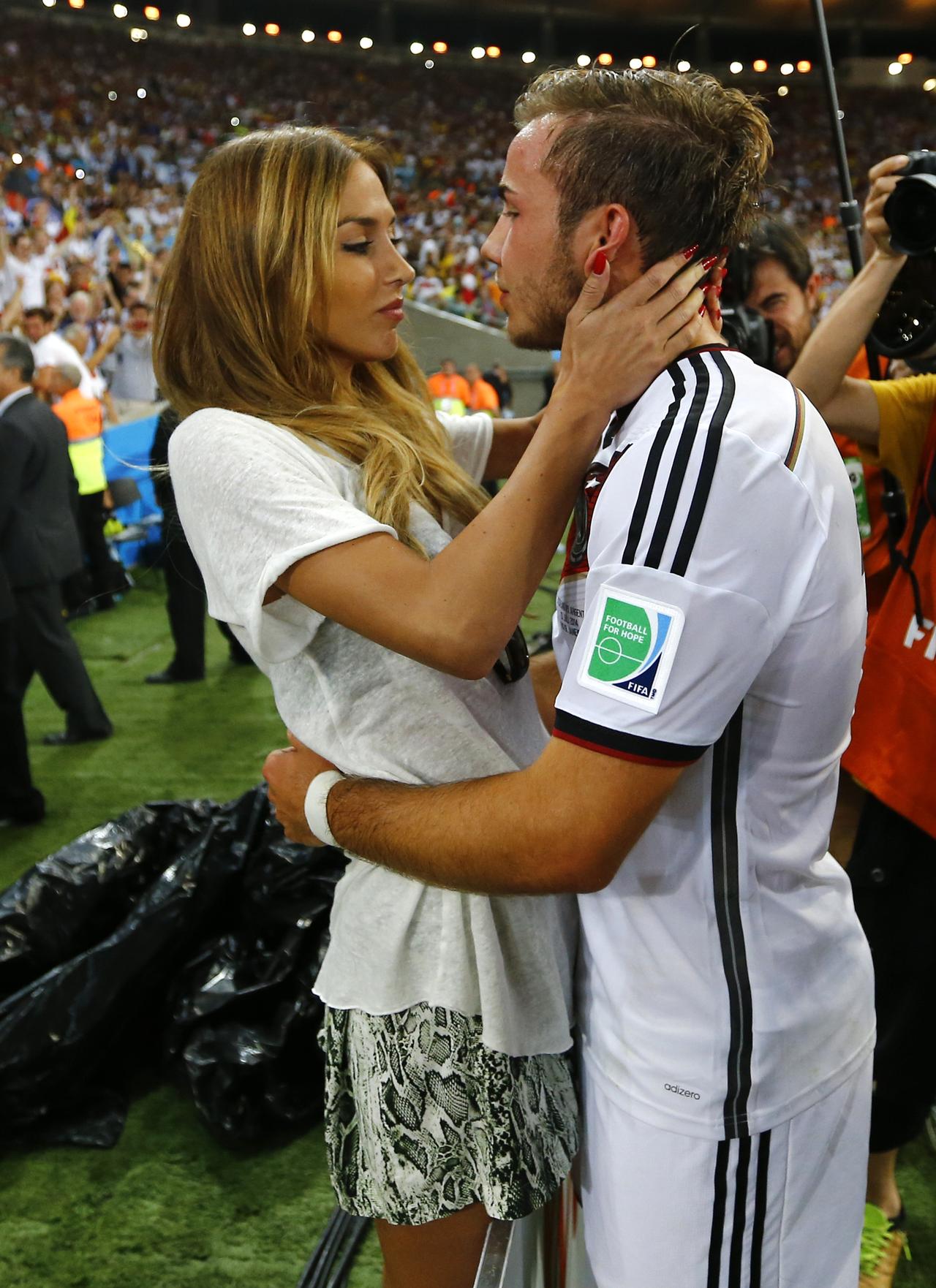 Mario Götze: ça vaut bien un bisou d'Ann-Kathrin Brommel... [REUTERS - Darren Staples]