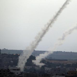 Pas moins de 130 roquettes sont tombées sur Gaza dimanche. [AP Photo/Lefteris Pitarakis]