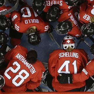 L'équipe suisse de hockey féminine affrontera le Canada en demi-finales. [AP Photo/Matt Slocum]