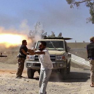 De violents combats entre milices rivales font rage depuis deux semaines en Libye, notamment près de l'aéroport de Tripoli. [AP/Keystone]