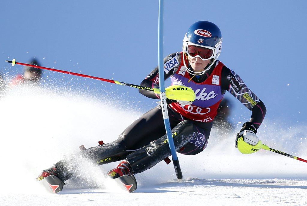 Ce haut du corps qui bouge très peu chez Shiffrin. [KEYSTONE - Christophe Karaba]